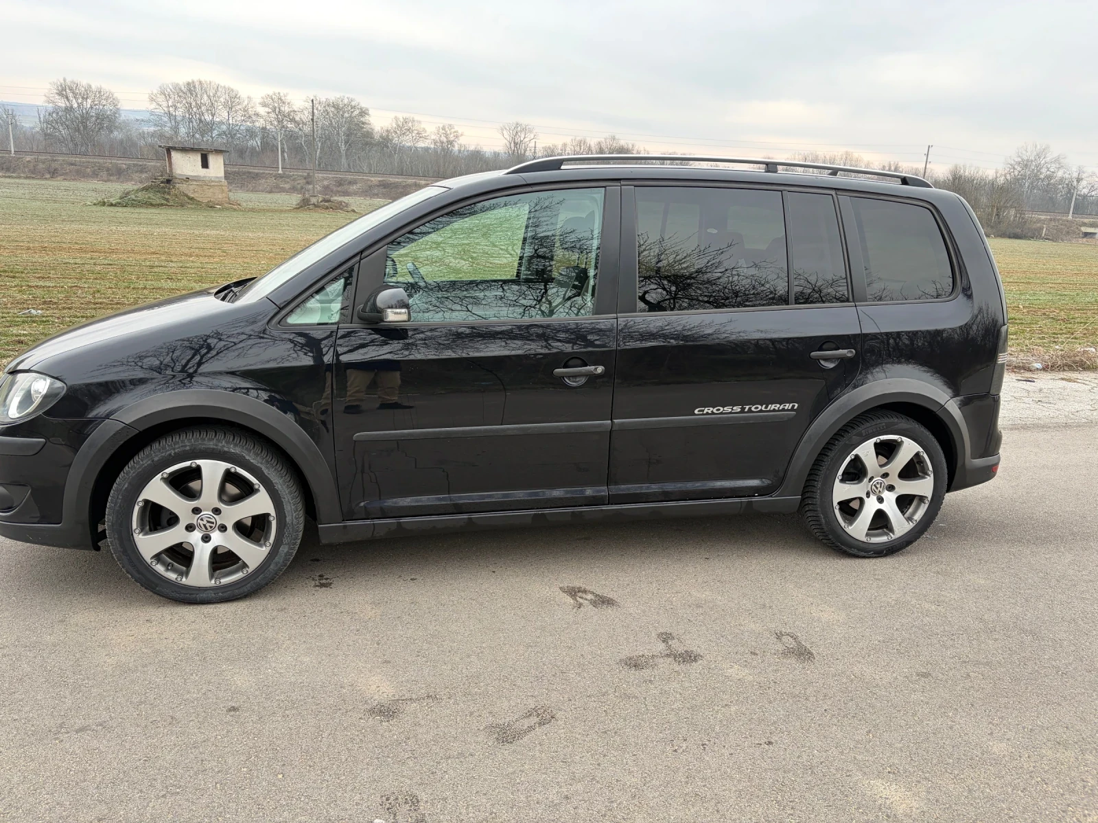 VW Touran 2.0 TDI CROSS TOURAN  - изображение 4