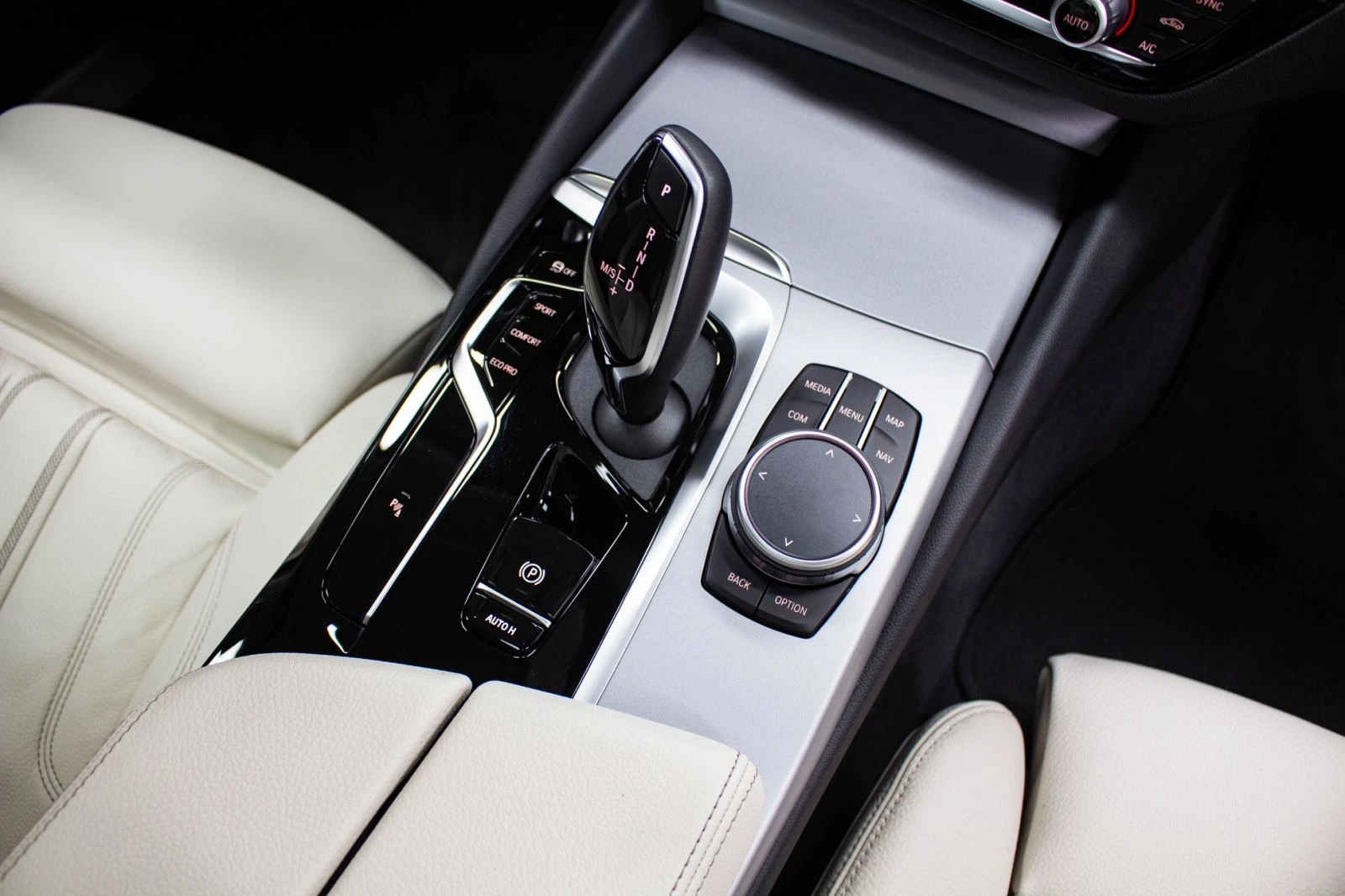 BMW 520 520D xDrive - Гаранционен, снимка 11 - Автомобили и джипове - 53744250