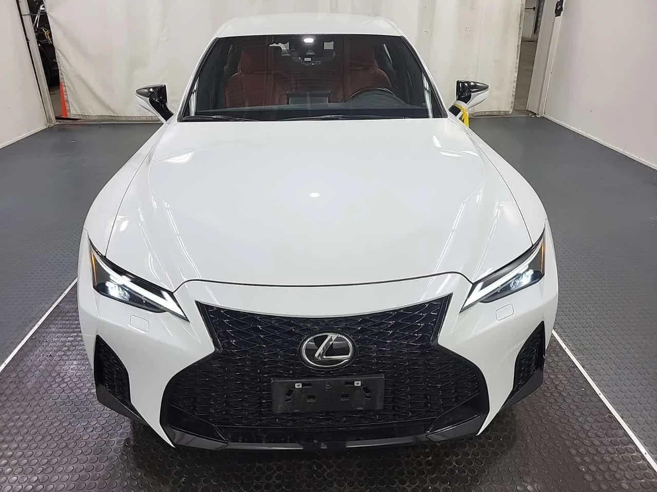 Lexus IS 300 F-Sport * AWD * Червена кожа * CARFAX * , снимка 2 - Автомобили и джипове - 53949853