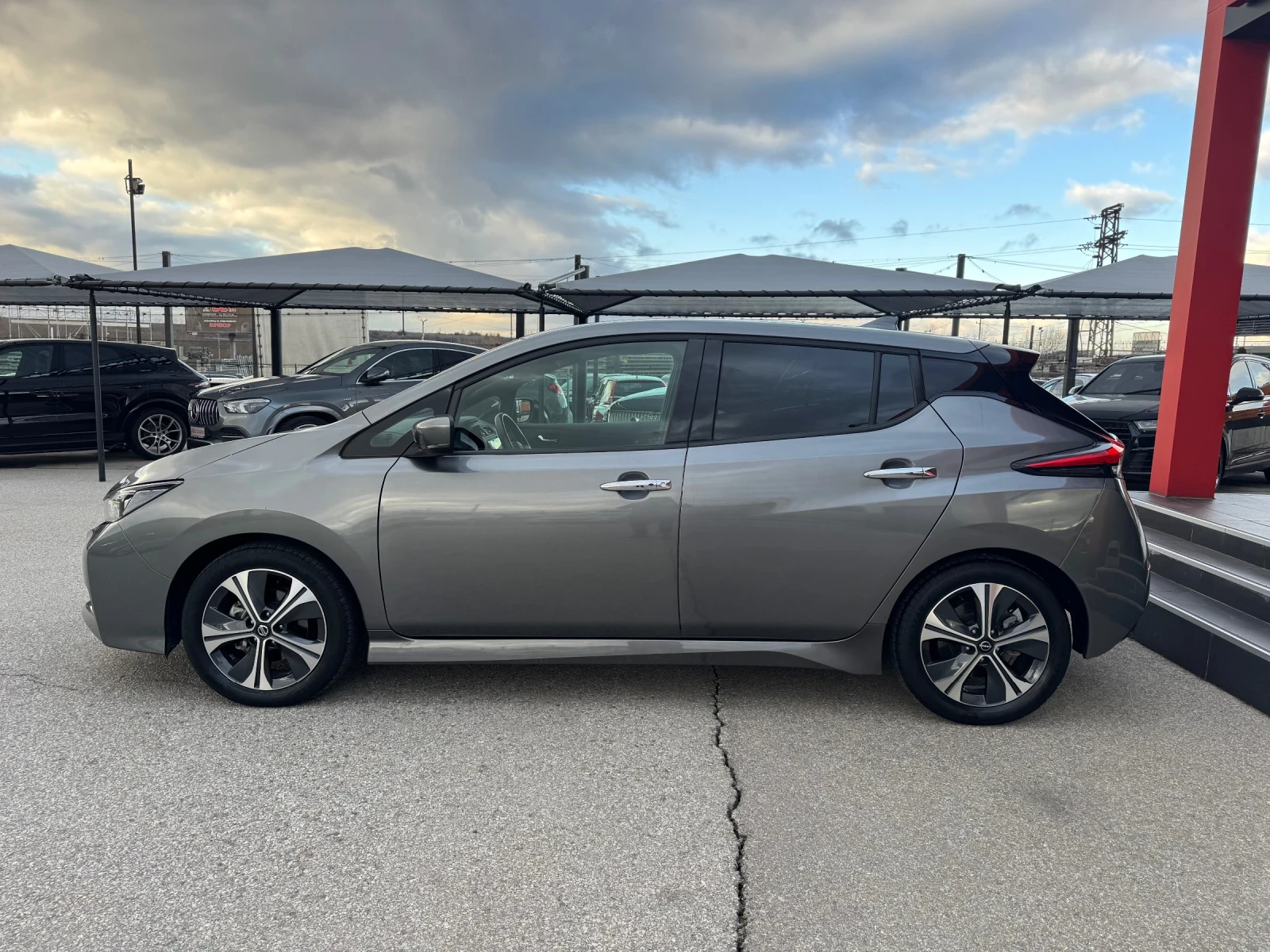 Nissan Leaf  40kw-LED-KEYLESS-DISTRONIC-ПОДГРЕВИ-360cam-TOP, снимка 3 - Автомобили и джипове - 53983190