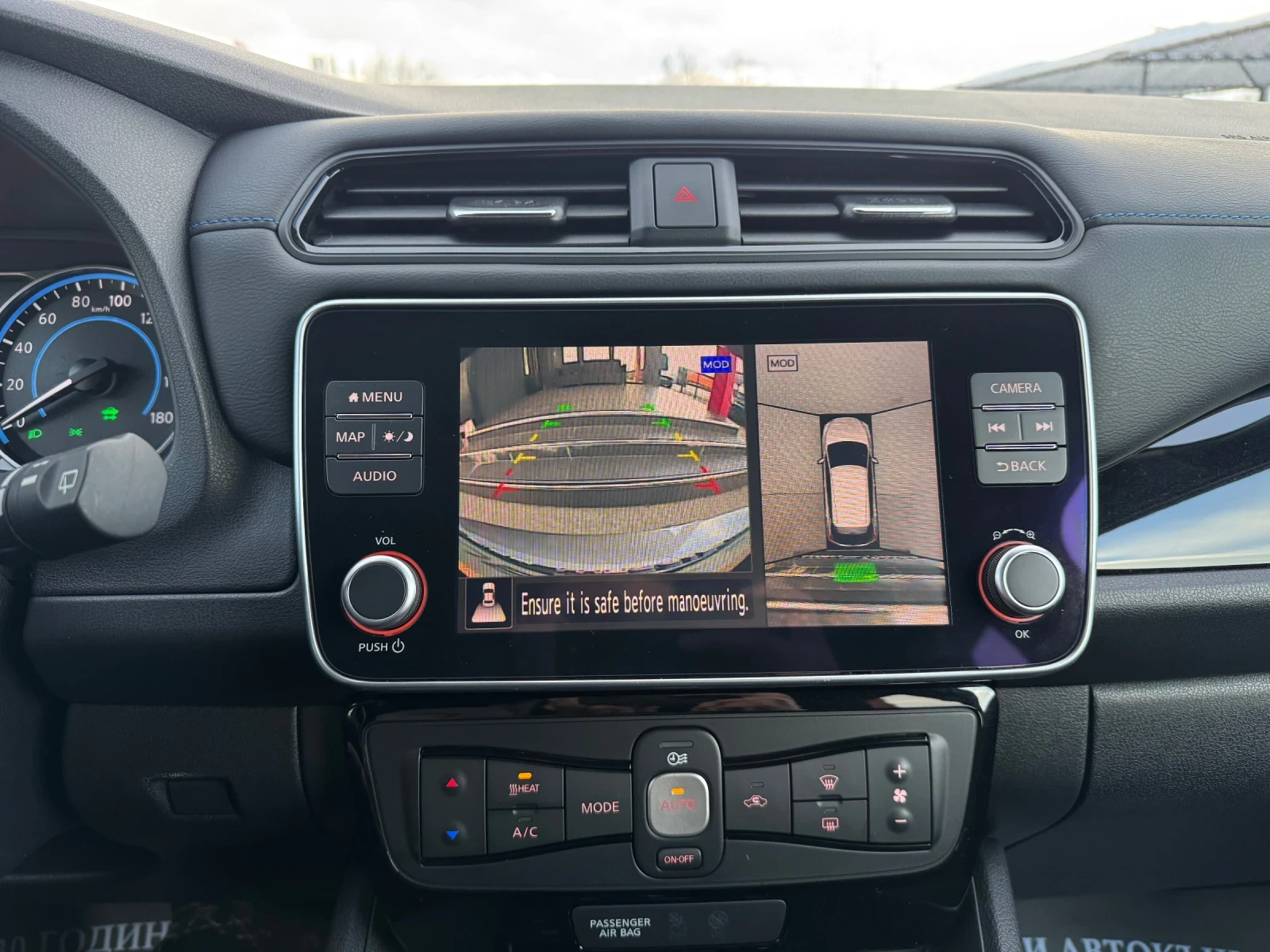 Nissan Leaf  40kw-LED-KEYLESS-DISTRONIC-ПОДГРЕВИ-360cam-TOP, снимка 12 - Автомобили и джипове - 53983190