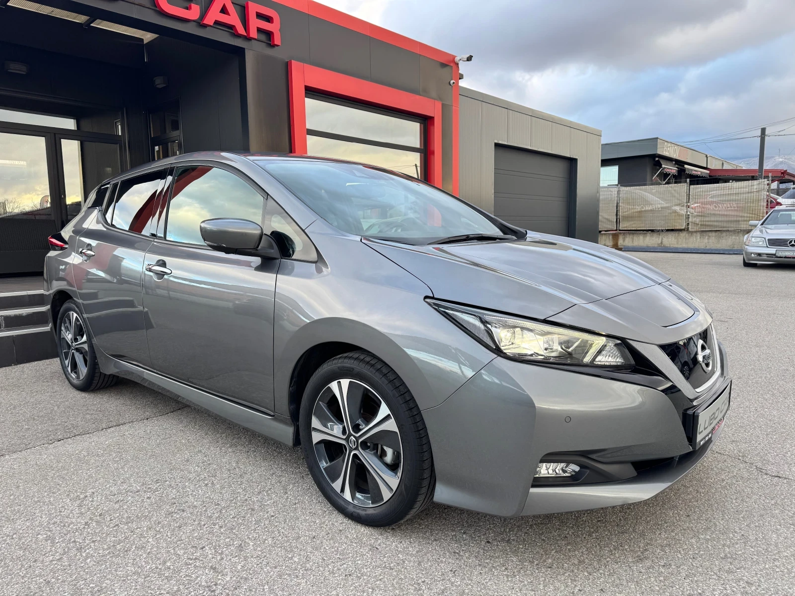 Nissan Leaf  40kw-LED-KEYLESS-DISTRONIC-ПОДГРЕВИ-360cam-TOP, снимка 6 - Автомобили и джипове - 53983190