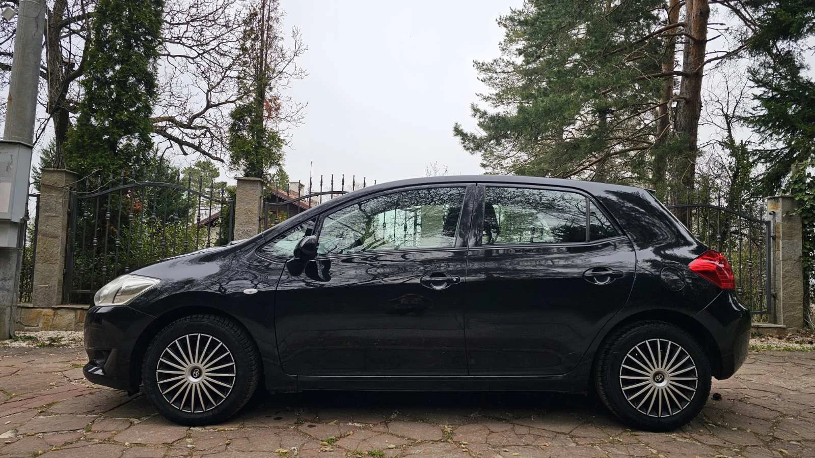 Toyota Auris 1.6, снимка 3 - Автомобили и джипове - 54208717