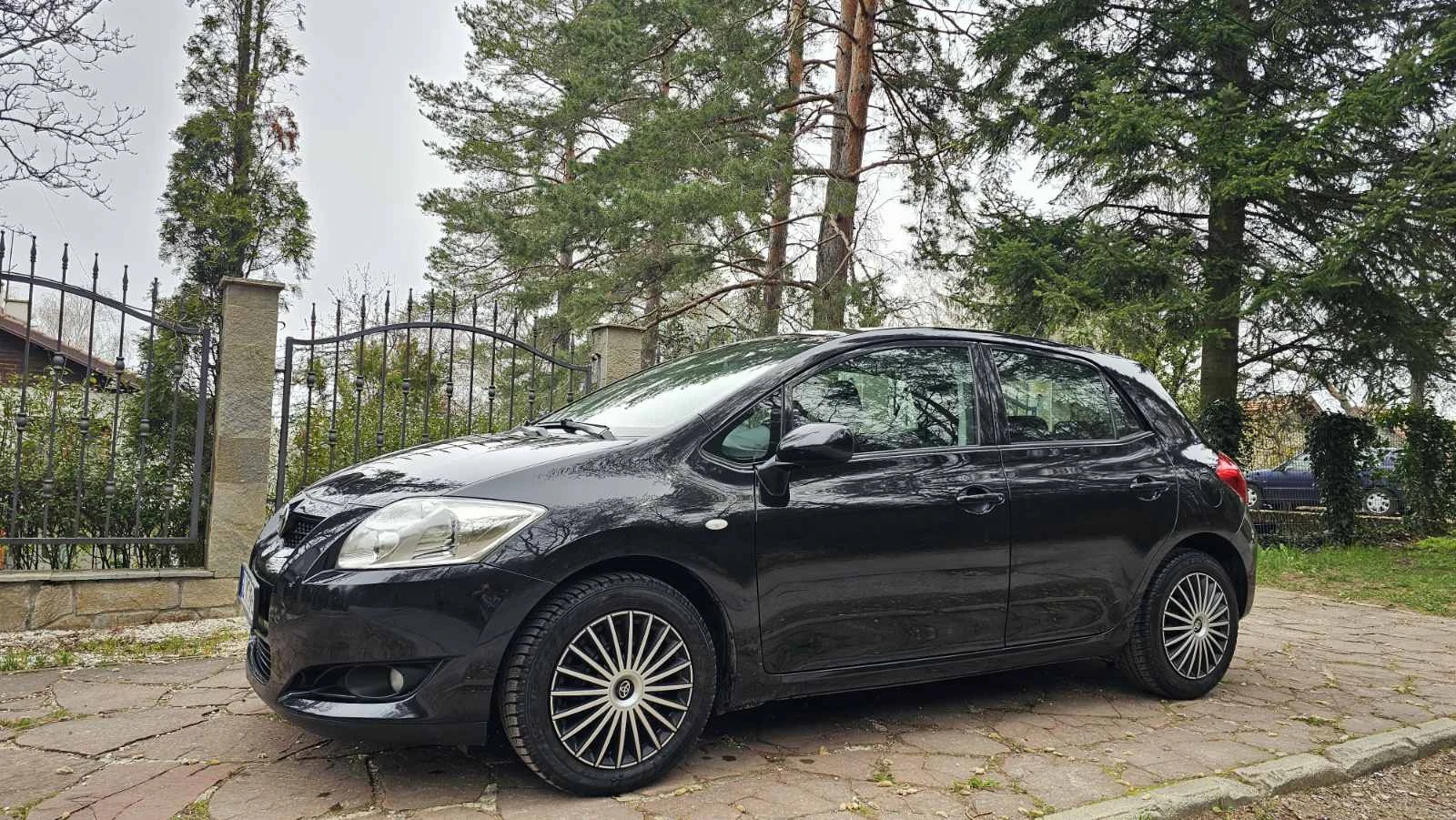 Toyota Auris 1.6, снимка 2 - Автомобили и джипове - 54208717
