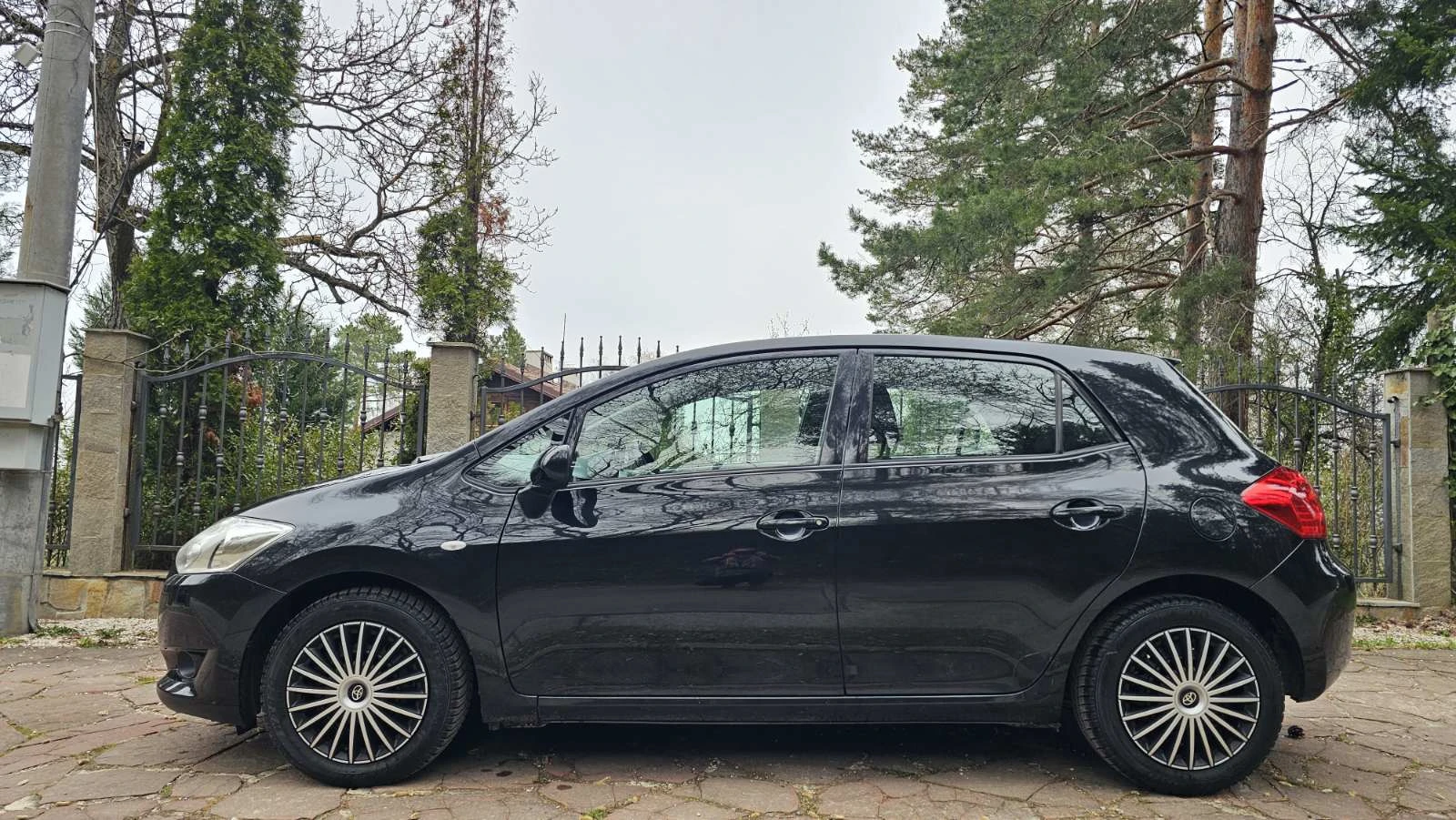 Toyota Auris 1.6, снимка 9 - Автомобили и джипове - 54208717