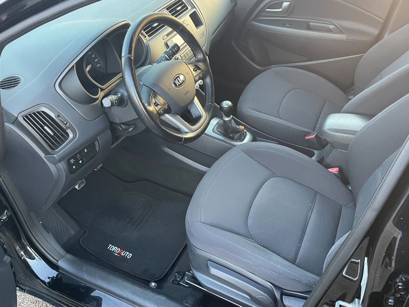 Kia Rio ПЕРФЕКТЕН-ИТАЛИЯ-НОВ ВНОС, снимка 9 - Автомобили и джипове - 54568340