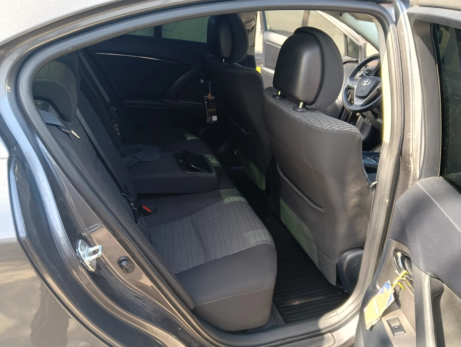 Toyota Avensis 2.0 D4D 126 �.� | Mobile.bg � ����������� 11