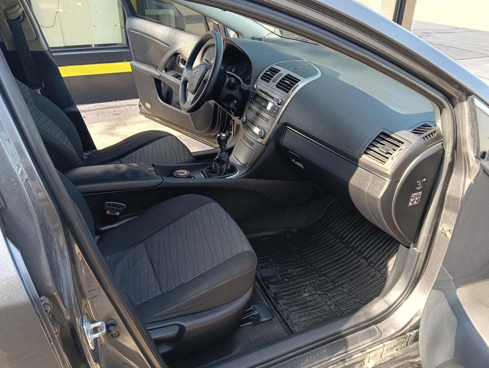 Toyota Avensis 2.0 D4D 126 �.� | Mobile.bg � ����������� 10