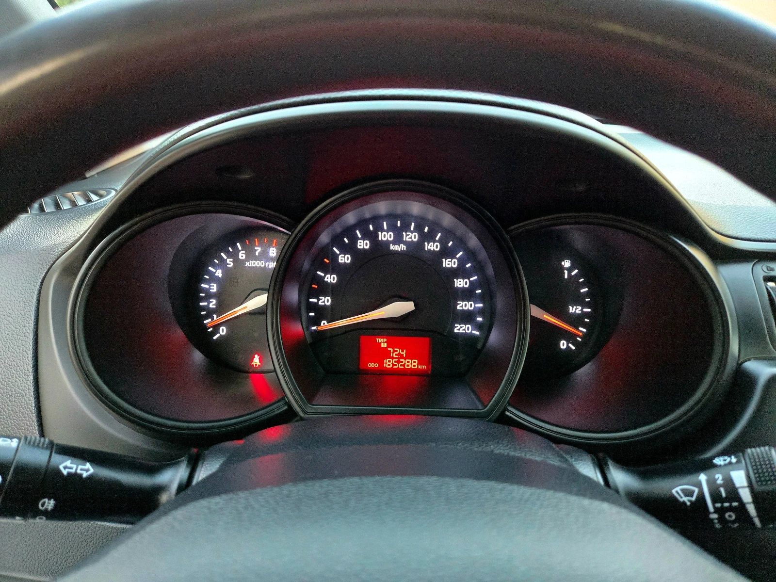 Kia Rio 1.4 Германия Клима Парктроник 1-Собственик Евро 5 , снимка 14 - Автомобили и джипове - 55683749