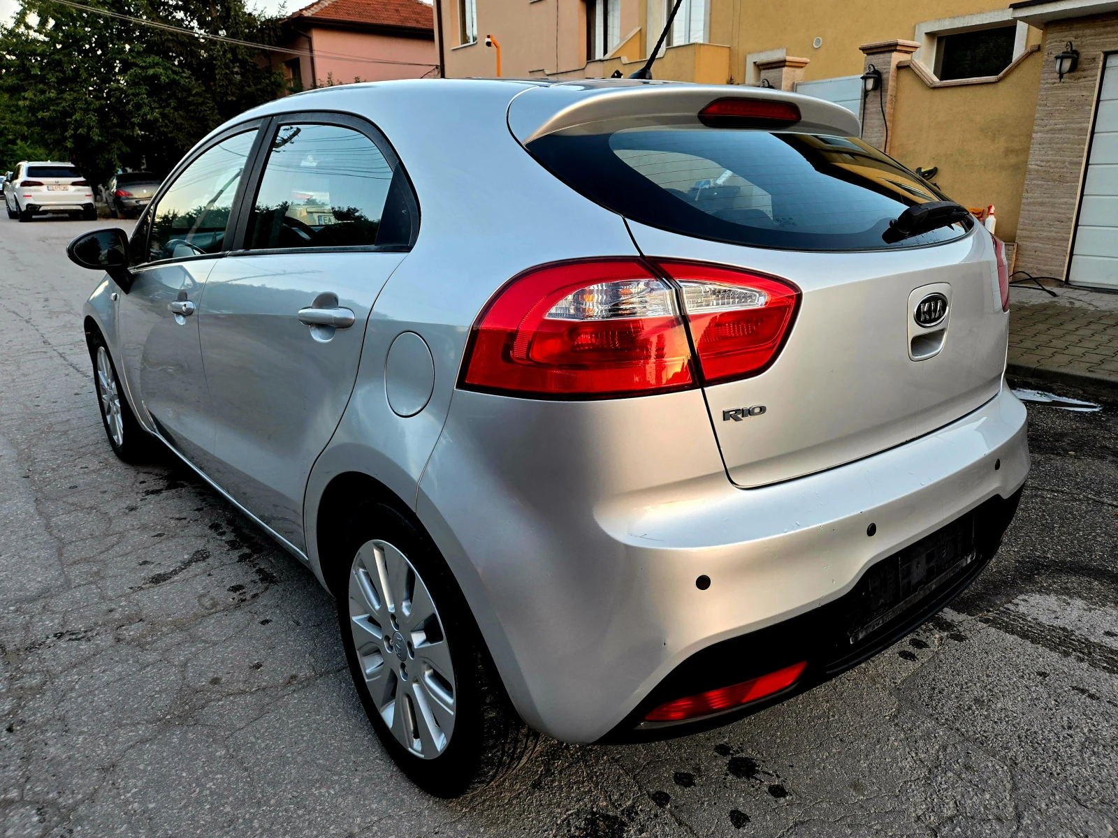 Kia Rio 1.4 Германия Клима Парктроник 1-Собственик Евро 5 , снимка 3 - Автомобили и джипове - 55683749