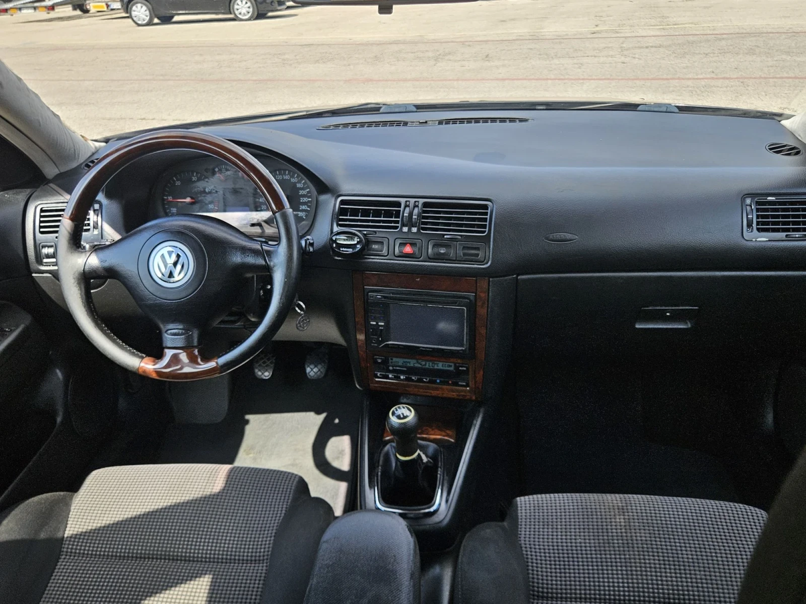 VW Bora 1.9 TDI 116* Xenon* Recaro , снимка 10 - Автомобили и джипове - 55689760