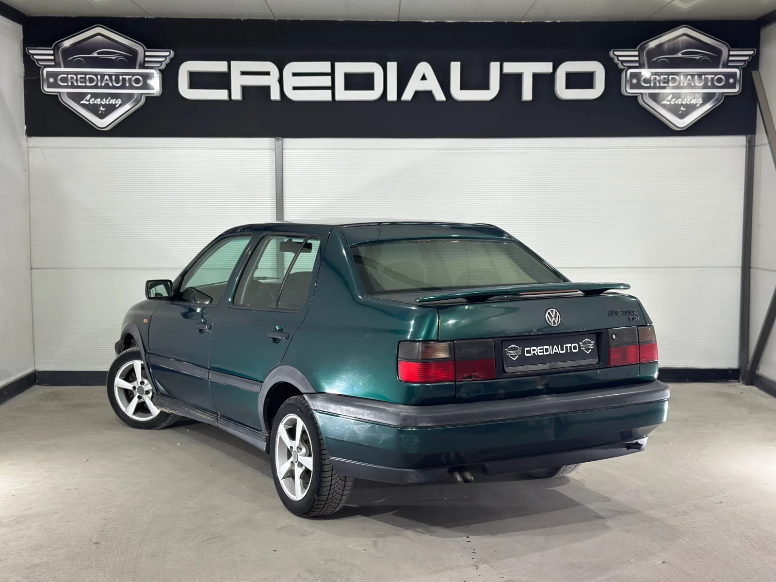 VW Vento, снимка 4 - Автомобили и джипове - 55740107