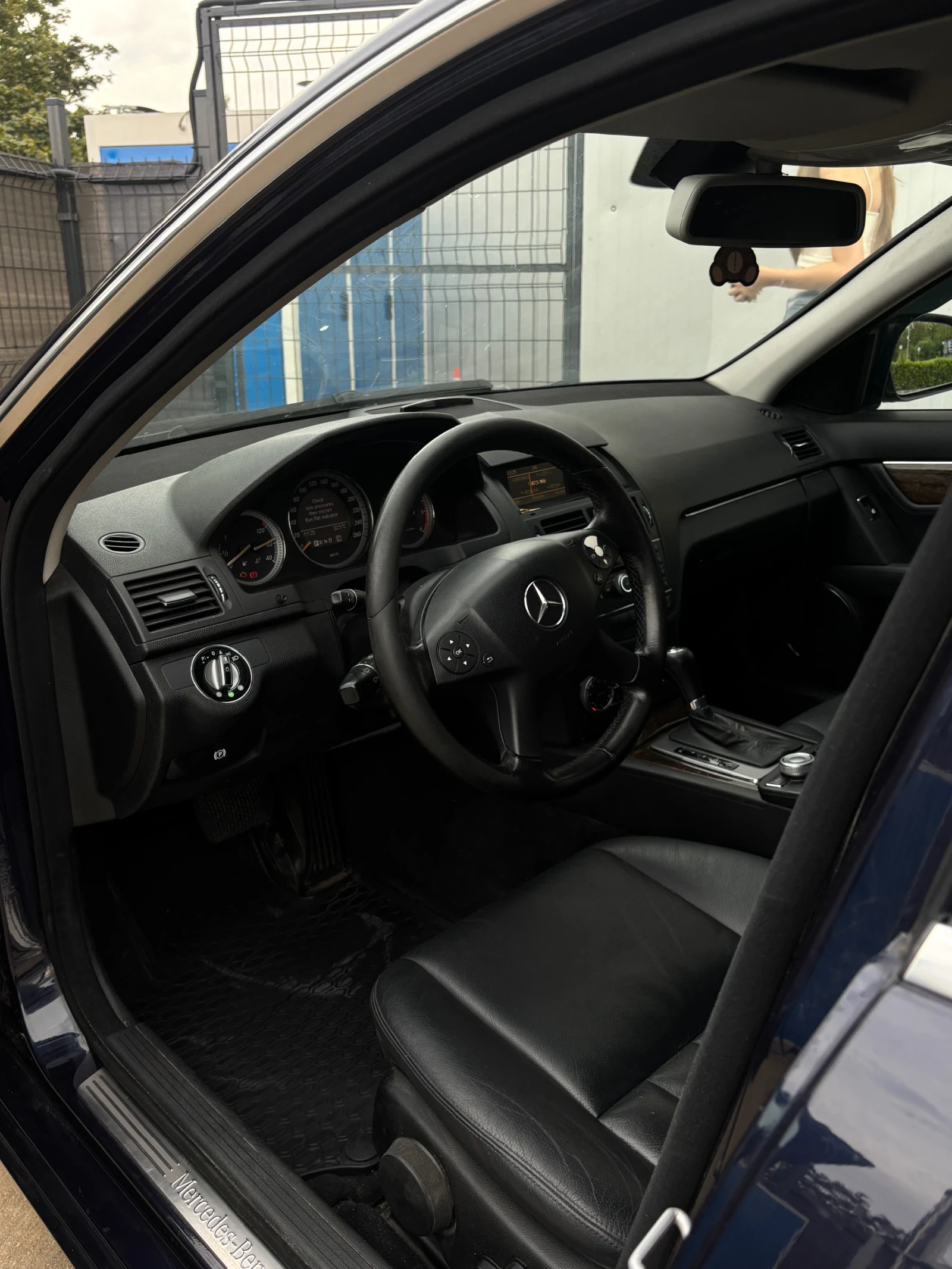 Mercedes-Benz C 200, снимка 8 - Автомобили и джипове - 55830386