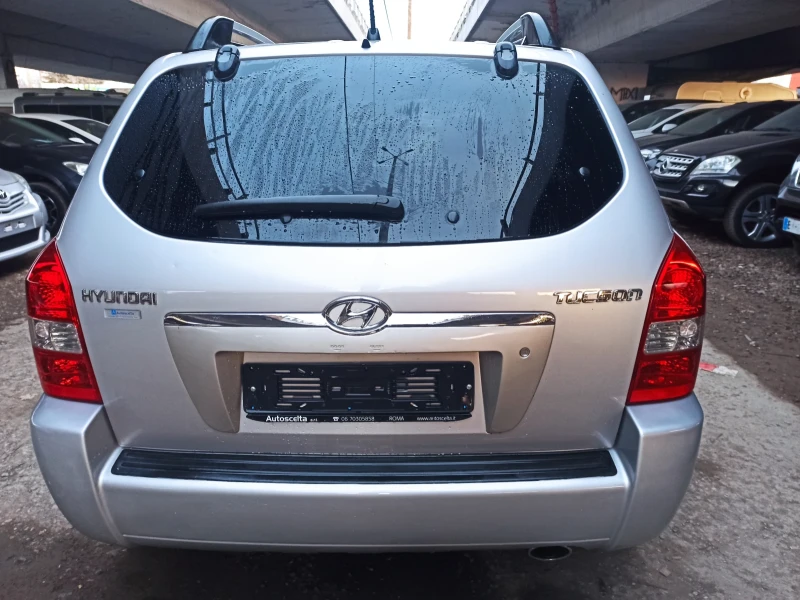 Hyundai Tucson 4х4, 2.0i, снимка 17 - Автомобили и джипове - 45877884