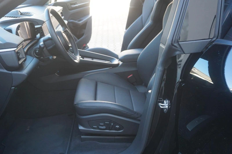 Porsche Macan 4 ELECTRIC/PASM/SPORT CHRONO/KEYLESS/PANO/, снимка 6 - Автомобили и джипове - 52225040