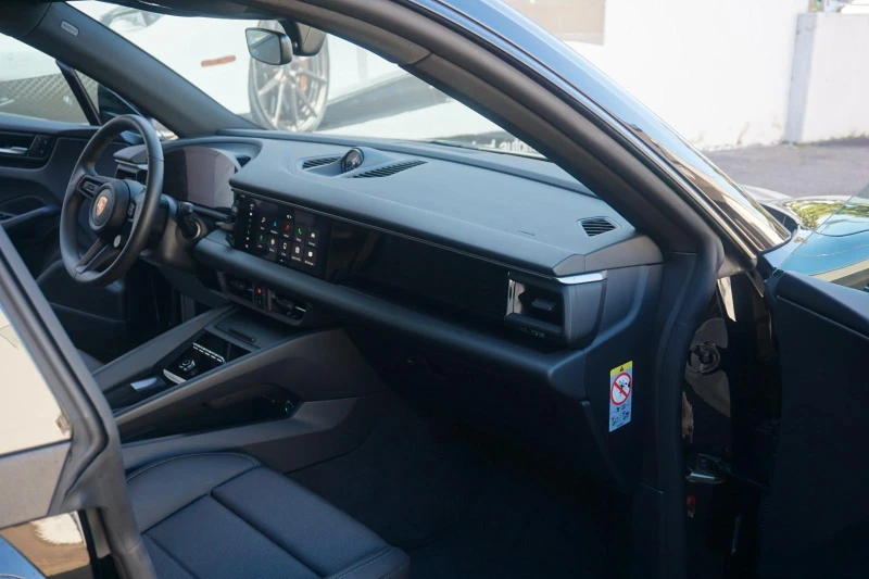 Porsche Macan 4 ELECTRIC/PASM/SPORT CHRONO/KEYLESS/PANO/, снимка 10 - Автомобили и джипове - 52225040