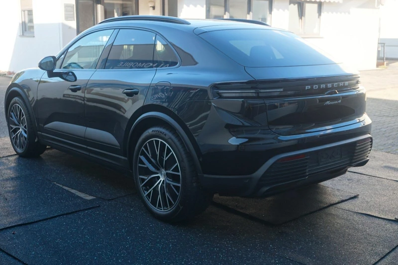 Porsche Macan 4 ELECTRIC/PASM/SPORT CHRONO/KEYLESS/PANO/, снимка 4 - Автомобили и джипове - 52225040
