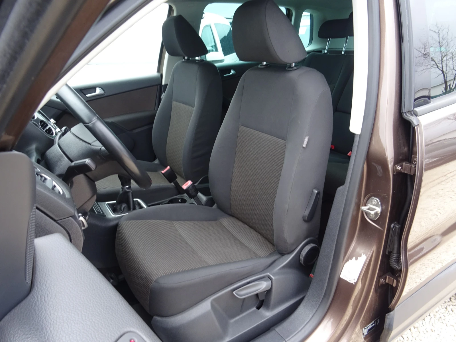 VW Tiguan 1.4 tsi Trend&Fun+ 2WD, снимка 11 - Автомобили и джипове - 54004656