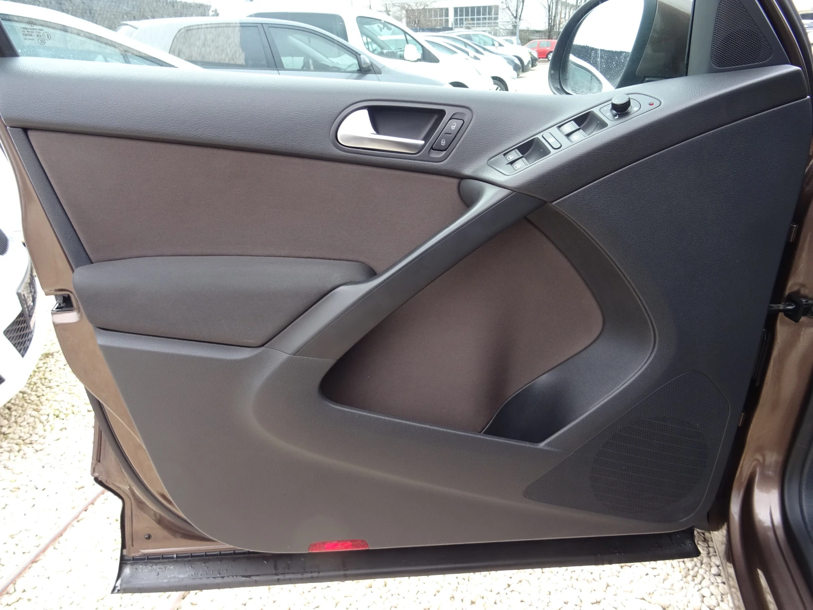 VW Tiguan 1.4 tsi Trend&Fun+ 2WD, снимка 8 - Автомобили и джипове - 54004656