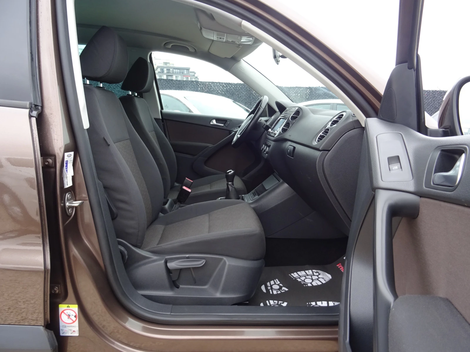 VW Tiguan 1.4 tsi Trend&Fun+ 2WD, снимка 15 - Автомобили и джипове - 54004656