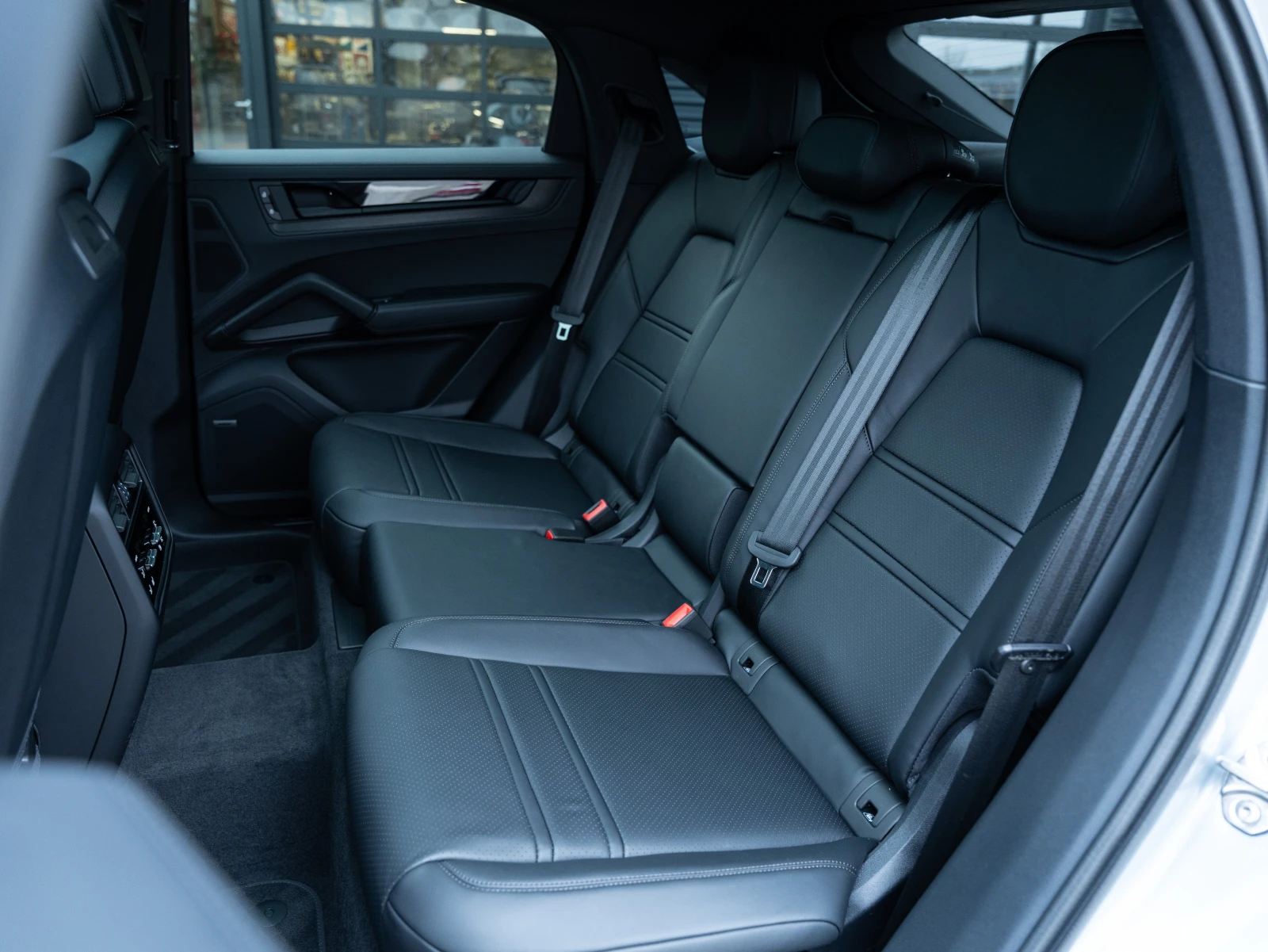 Porsche Cayenne E-Hybrid Coupé Black Edition, снимка 13 - Автомобили и джипове - 54940082