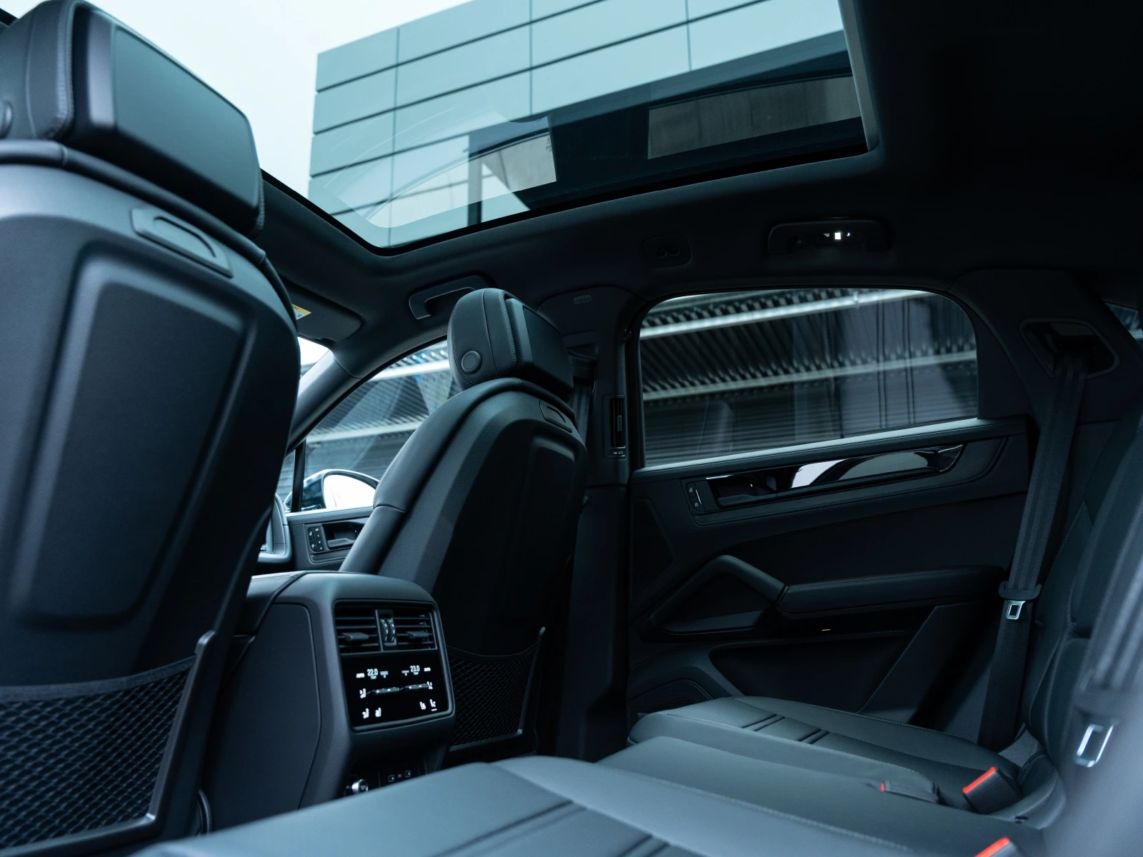 Porsche Cayenne E-Hybrid Coupé Black Edition, снимка 15 - Автомобили и джипове - 54940082