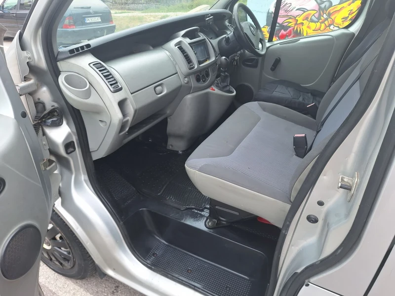 Opel Vivaro 1.9 DTI, снимка 8 - Бусове и автобуси - 52729577