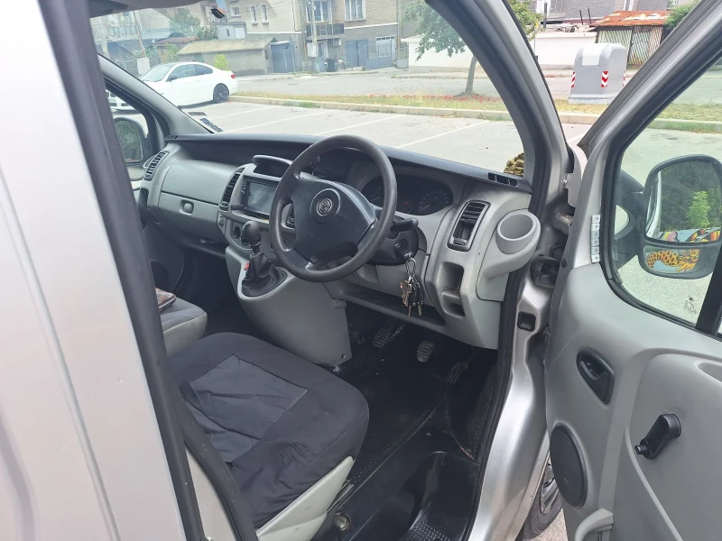 Opel Vivaro 1.9 DTI, снимка 7 - Бусове и автобуси - 52729577