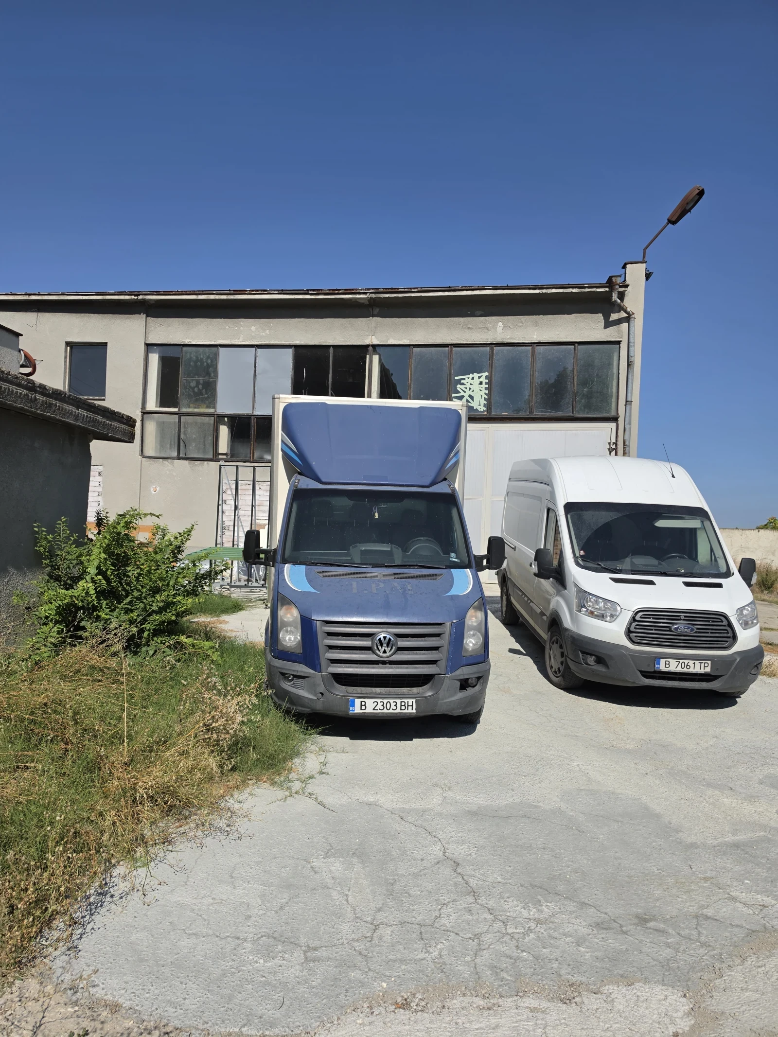 VW Crafter Фургон, снимка 2 - Бусове и автобуси - 55710426