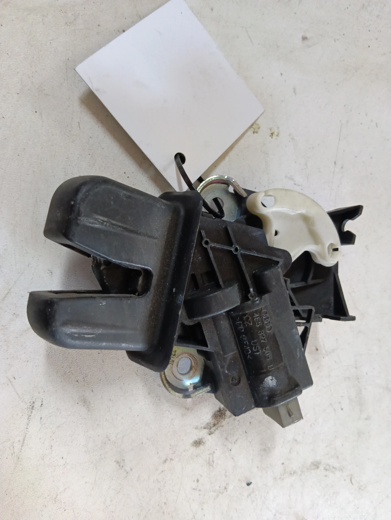 брава заден капак 4F5827505D СЕДАН VW Passat