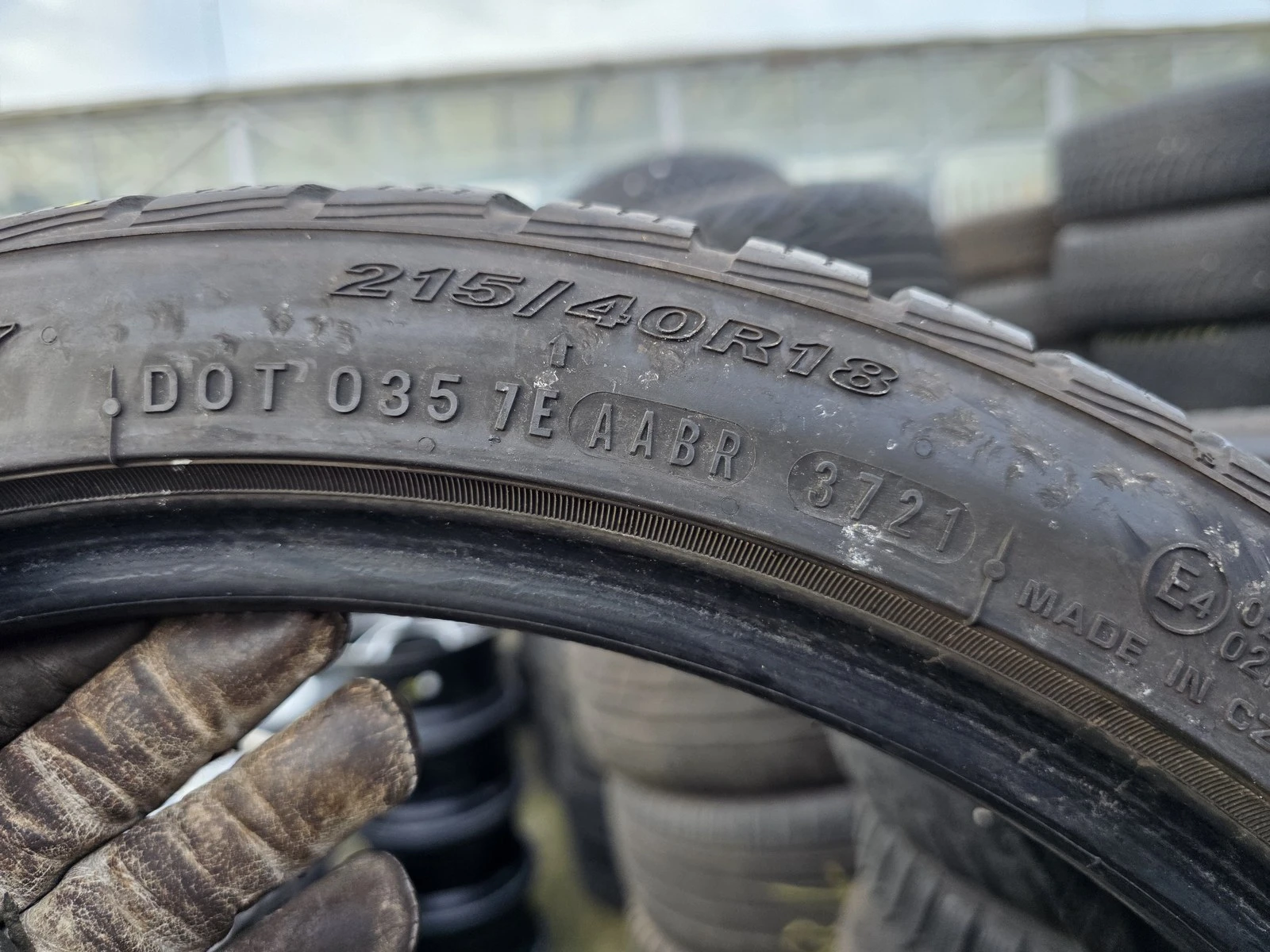 Гуми Зимни 215/40R18, снимка 8 - Гуми и джанти - 56725616