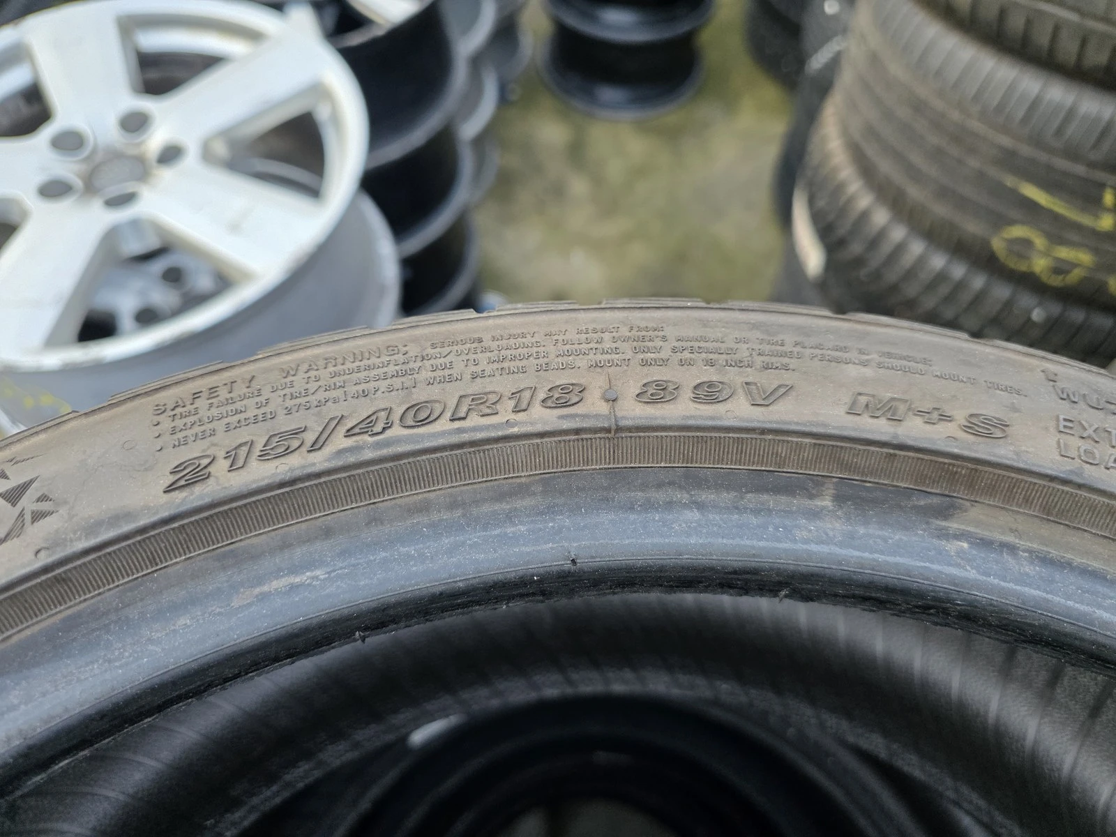 Гуми Зимни 215/40R18, снимка 6 - Гуми и джанти - 56725616