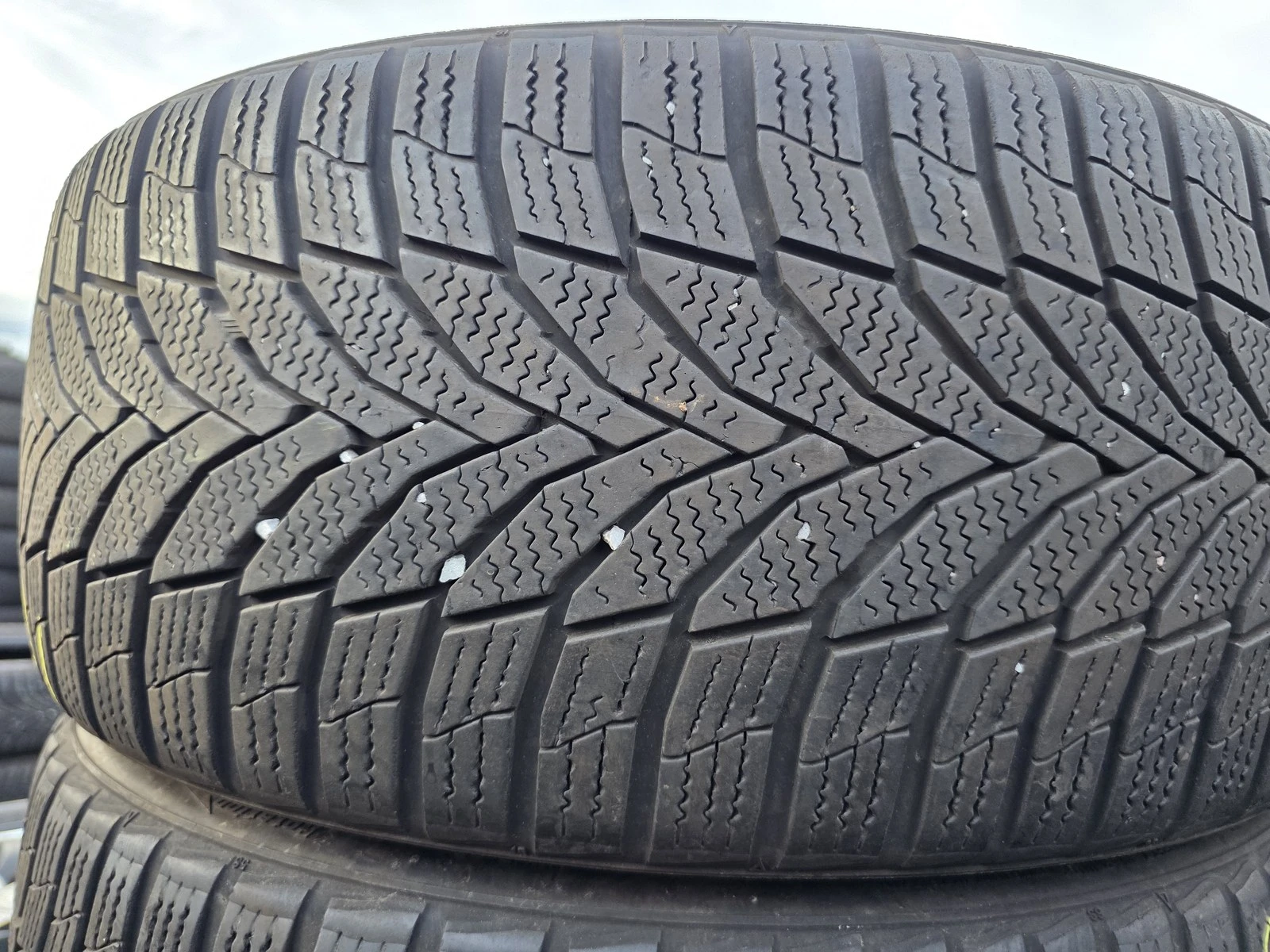 Гуми Зимни 215/40R18