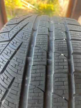 Гуми Зимни 245/35R20, снимка 2 - Гуми и джанти - 53012083