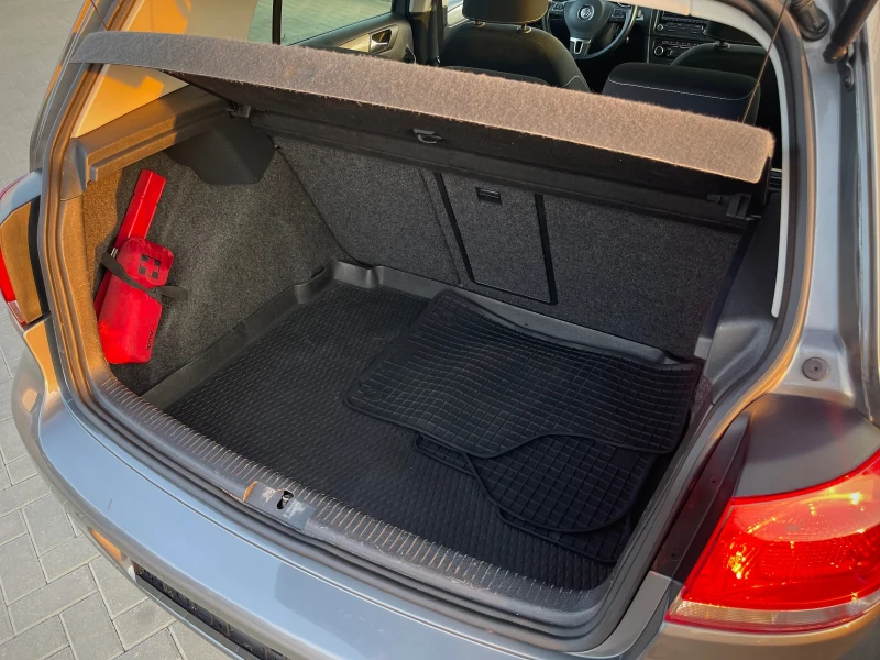 VW Golf 1.6 TDI, снимка 16 - Автомобили и джипове - 51758378
