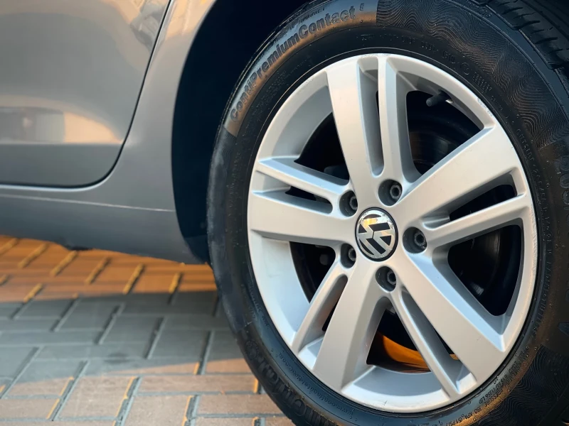 VW Golf 1.6 TDI, снимка 8 - Автомобили и джипове - 51758378
