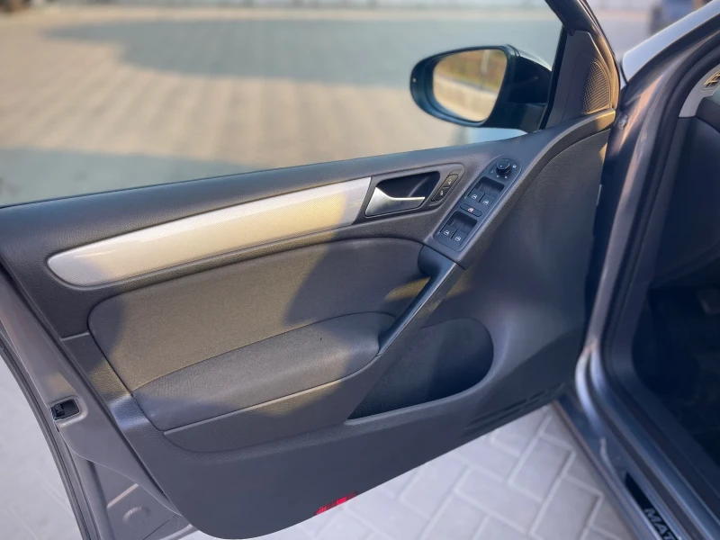 VW Golf 1.6 TDI, снимка 14 - Автомобили и джипове - 51758378