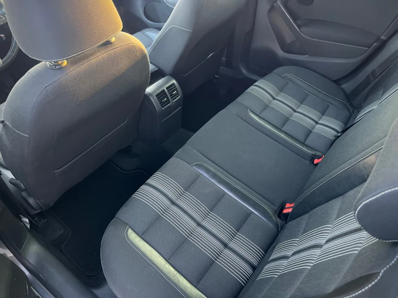 VW Golf 1.6 TDI, снимка 12 - Автомобили и джипове - 51758378