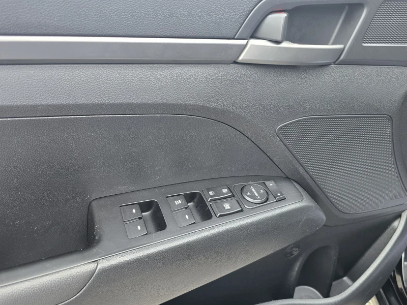 Hyundai Elantra 1.6i/LPG/Лизинг, снимка 8 - Автомобили и джипове - 51909266