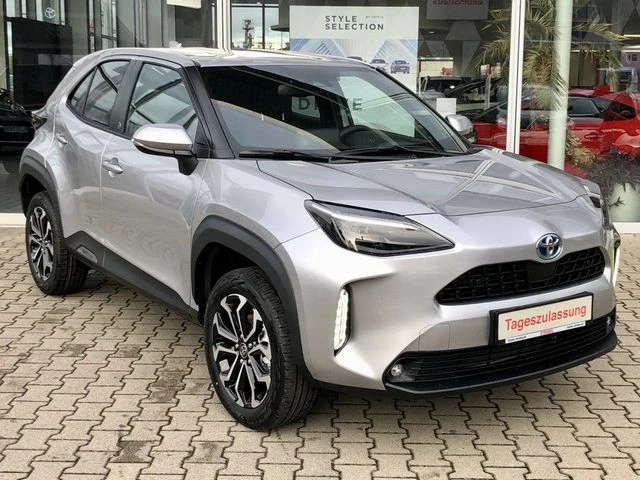 Toyota Yaris Cross  Hybrid 130 1.5 VVT-i Team D НАЛИЧНА!!!, снимка 1 - Автомобили и джипове - 49359334