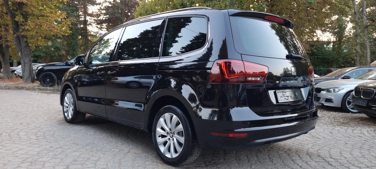 VW Sharan 2.0TDI * 7 МЕСТЕН* AVTOMAT* KEYLESS GO* NAVI SWISS - изображение 7