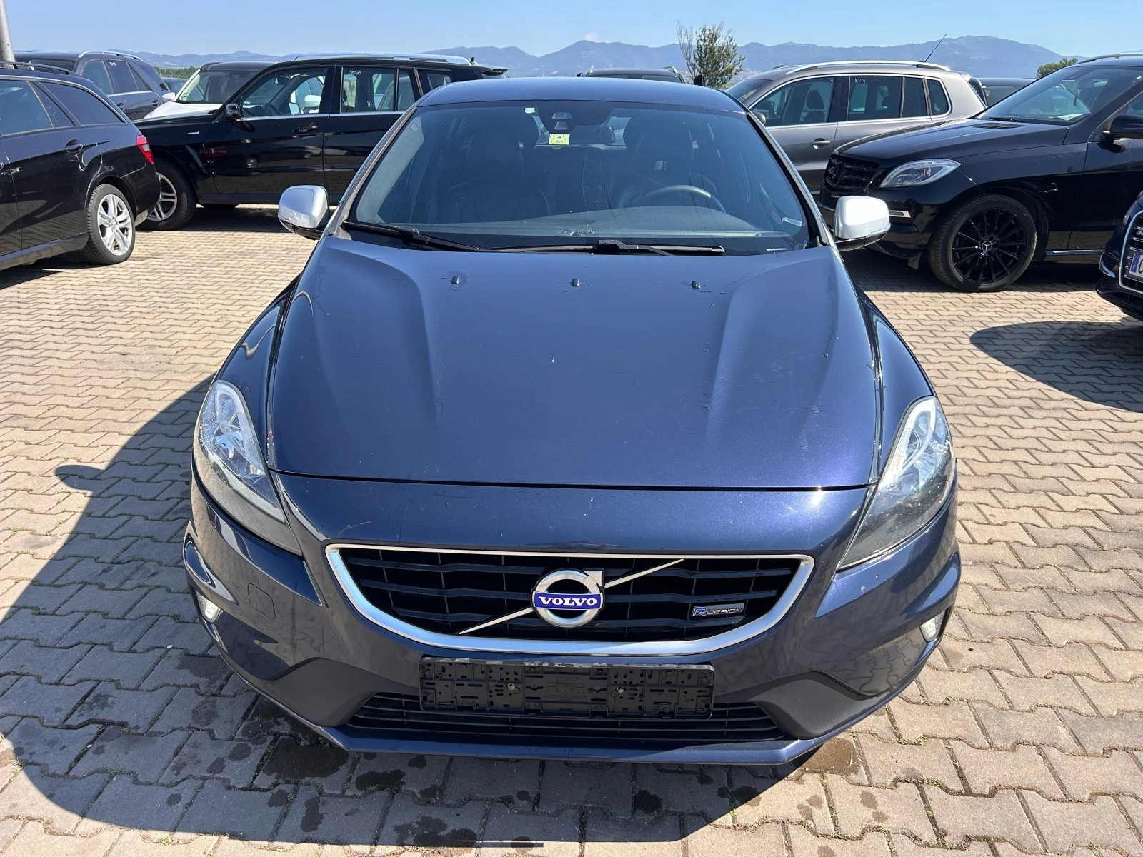 Volvo V40 2.0D4 R-Design KOJA/NAVI/KAMERA EURO 5 ЛИЗИНГ - изображение 3