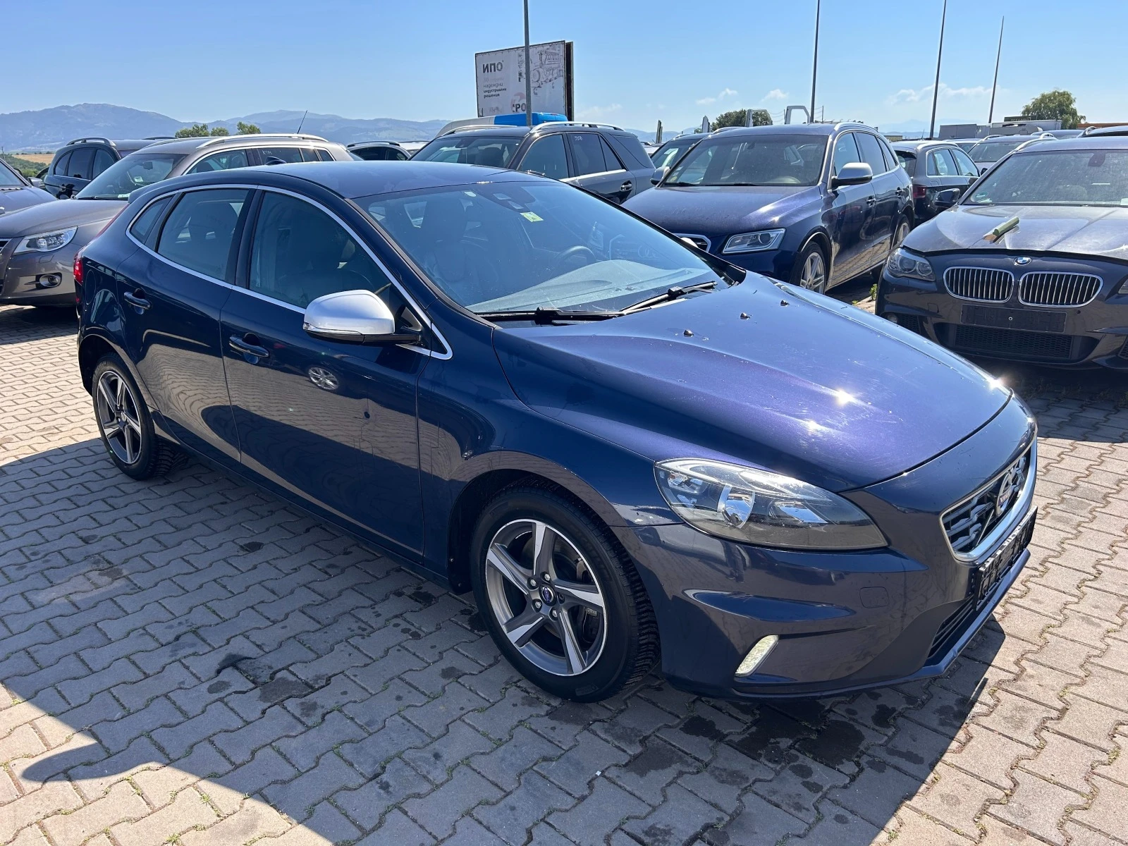 Volvo V40 2.0D4 R-Design KOJA/NAVI/KAMERA EURO 5 ЛИЗИНГ - изображение 4