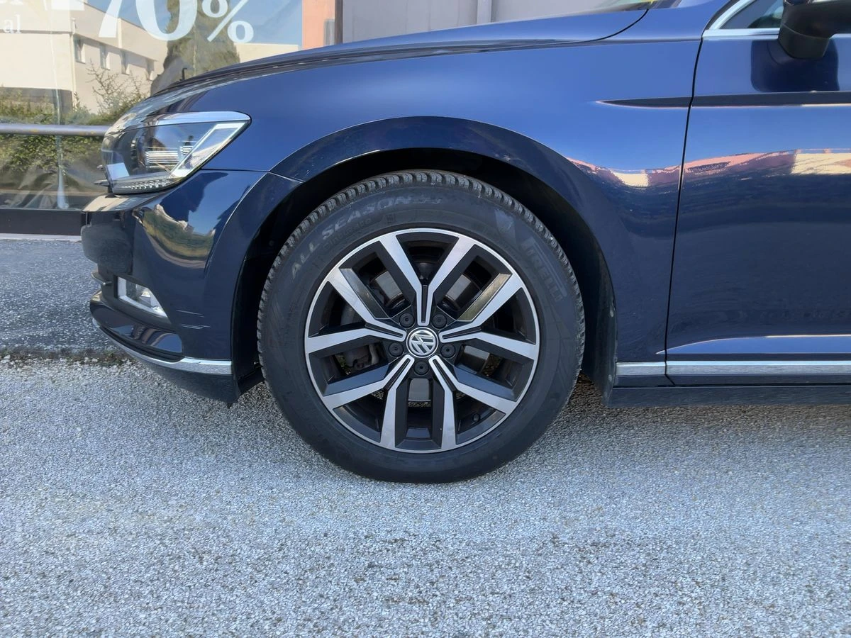 VW Passat 2.0TDI 190кс.* Highline* Дистроник* Панорама* LED - изображение 3