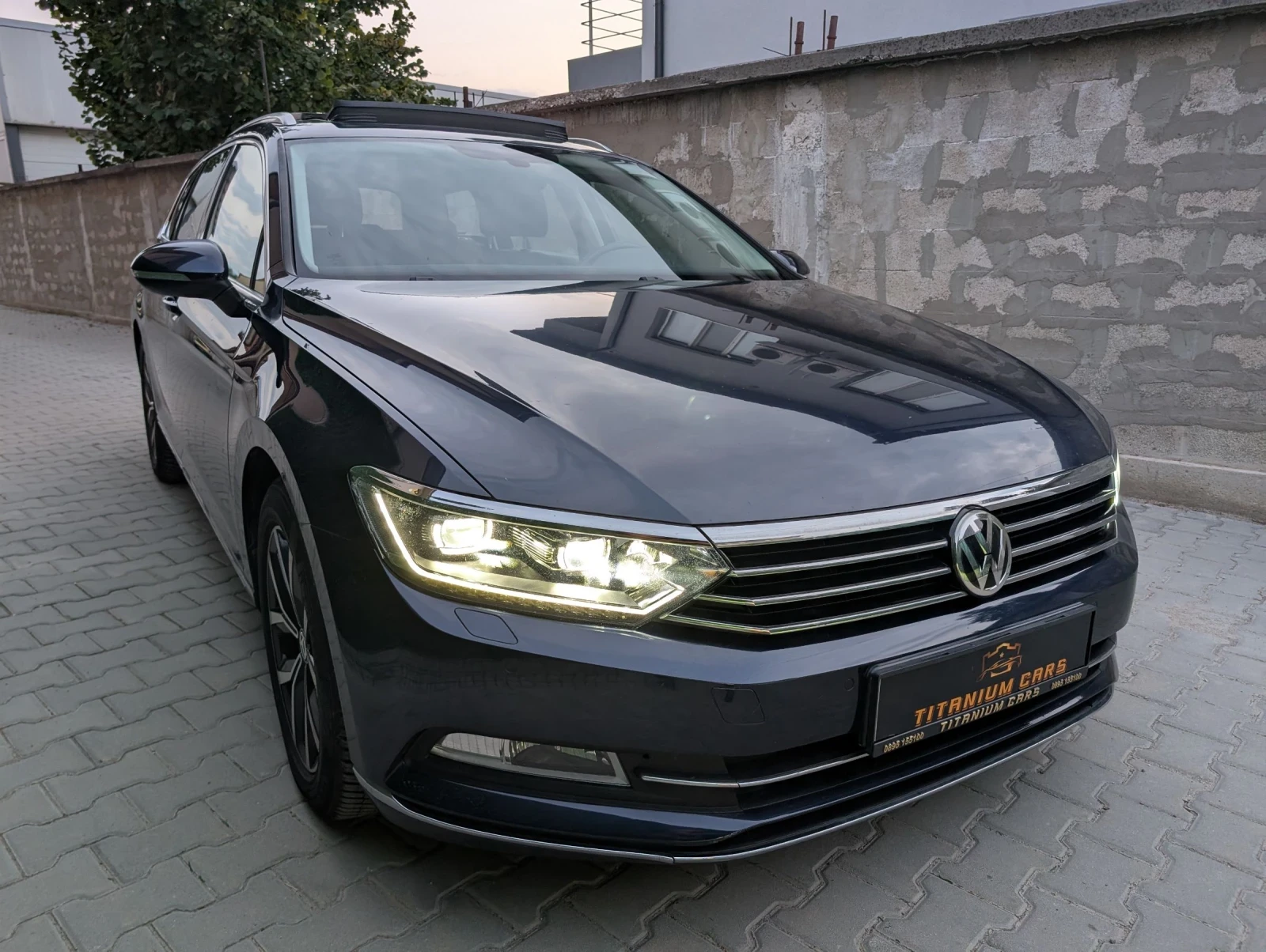 VW Passat 2.0TDI 190кс.* Highline* Дистроник* Панорама* LED - изображение 4