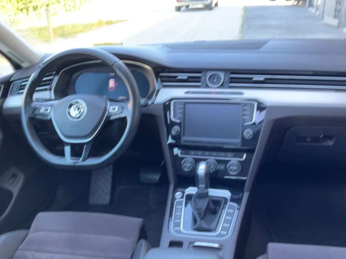 VW Passat 2.0TDI 190кс.* Highline* Дистроник* Панорама* LED - изображение 10