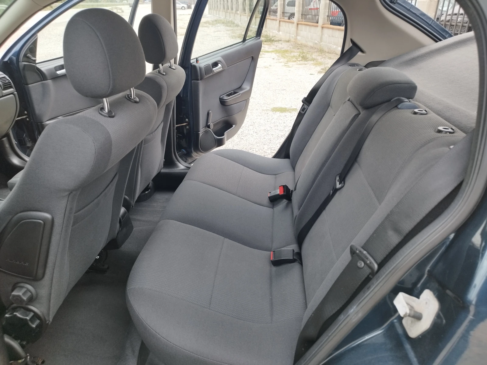 Opel Astra 1.6 i 85kc. - изображение 10