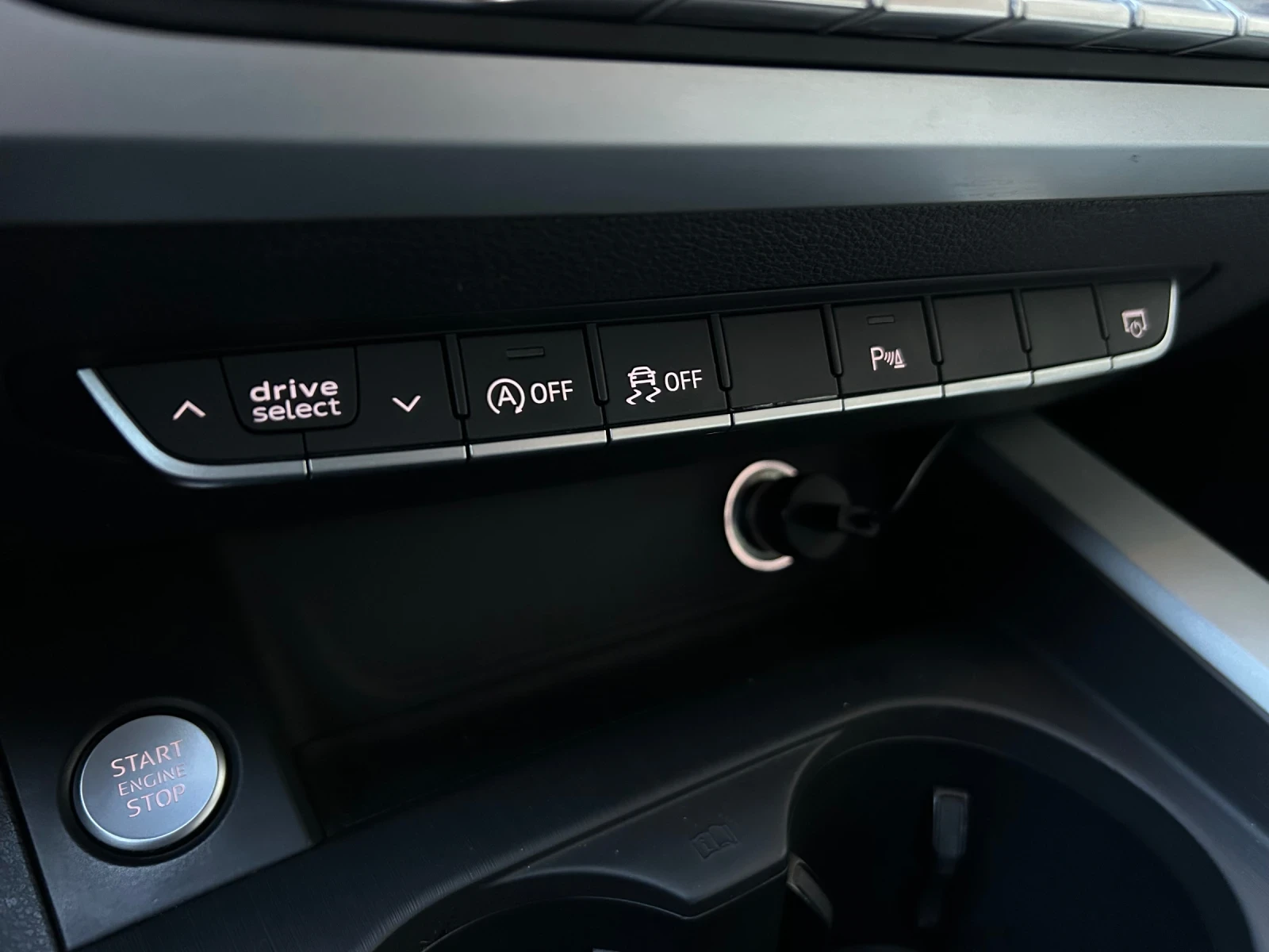 Audi A4 2.0 TDI, снимка 11 - Автомобили и джипове - 54124780