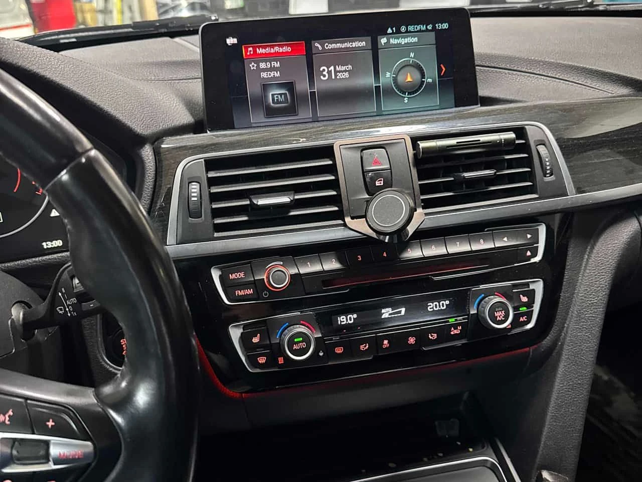 BMW 330 330i xDrive  CARFAX, снимка 8 - Автомобили и джипове - 54155968