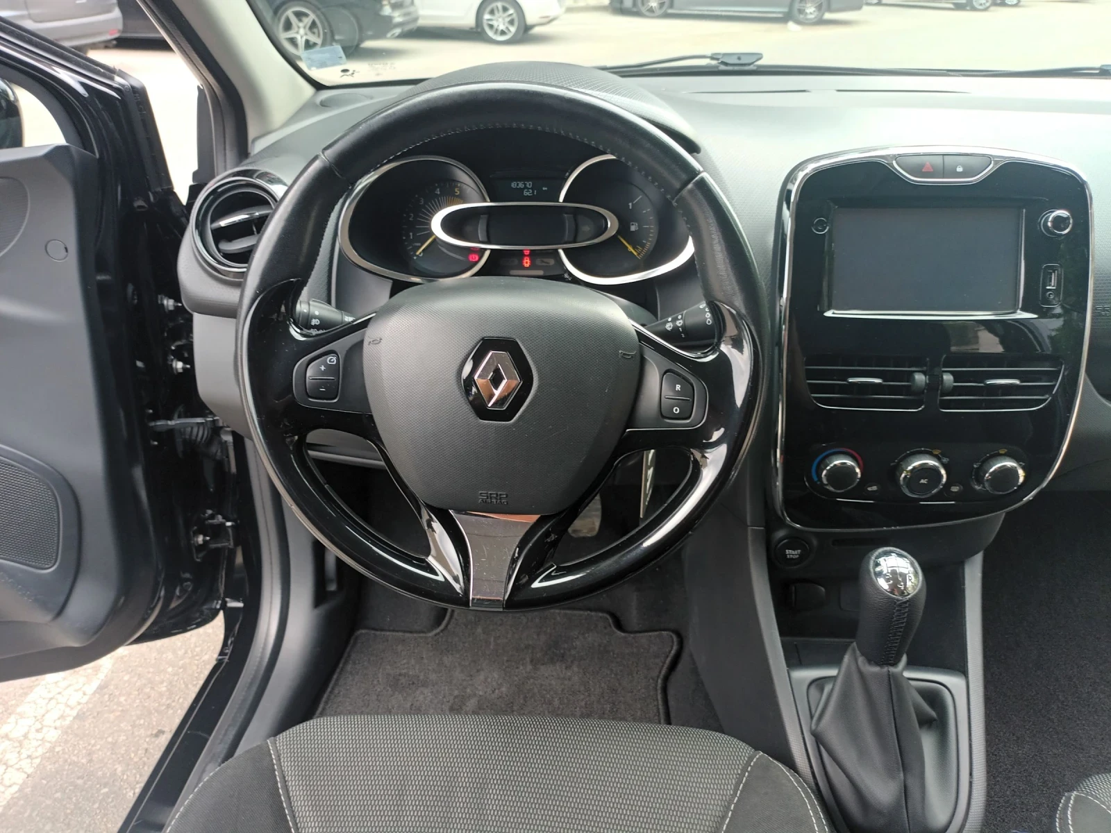 Renault Clio, снимка 12 - Автомобили и джипове - 55247533